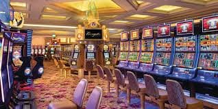 777 fish APP ဖြင့် Android phone တွင် live casino ကစားနေသော မြင်ကွင်း